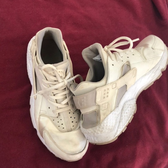 Nike Shoes | Huarache White Size 9 